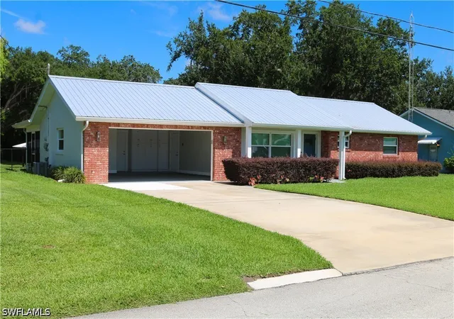 2nd image of 864 Peachtree Dr, Lake Placid, FL 33852 | MLS# 226024861
