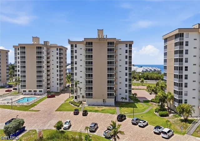 Listing Photo 2 - Condo for sale in building located at 5700 Bonita Bch Rd Sw, Bonita Springs, FL 34134 - Unit #3-805