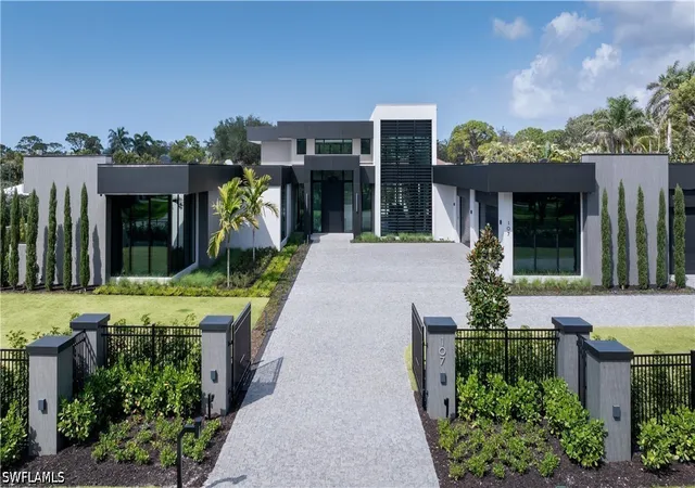 Photo 2 of Mansion for sale at 107 Myrtle Rd, Naples, FL 34108 | MLS# 226025030 | Listing updated on 2026-08-02
