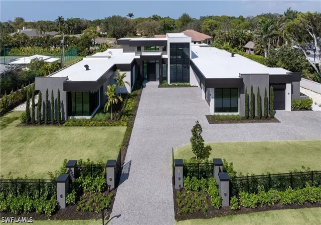 Photo 4 of Single family home for sale at 107 Myrtle Rd, Naples, FL 34108 | MLS# 226025030 | Listing updated on 2026-08-02