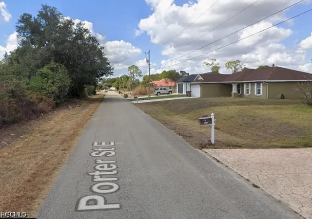 5th image of 820 Porter St E, Lehigh Acres, FL 33974 | MLS# 2026028913
