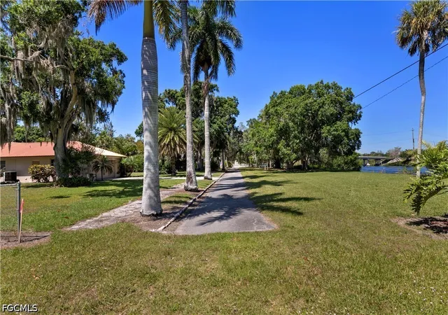 3rd image of 233 De Soto Ave, Labelle, FL 33935 | MLS# 2026028994