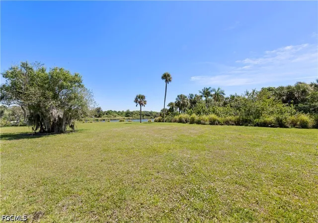 5th image of 233 De Soto Ave, Labelle, FL 33935 | MLS# 2026028994