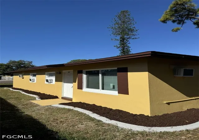 Listing Photo 4 - Condo for sale in building located at 2839/2841 Evans Ave, Fort Myers, FL 33901