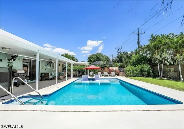 Photo 4 of Single family home for sale at 1268 Lake Shore Dr, Naples, FL 34103 | MLS# 226025098 | Listing updated on 2026-07-14