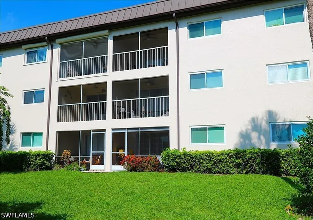 2nd image of 1004 Manatee Rd, Naples, FL 34114