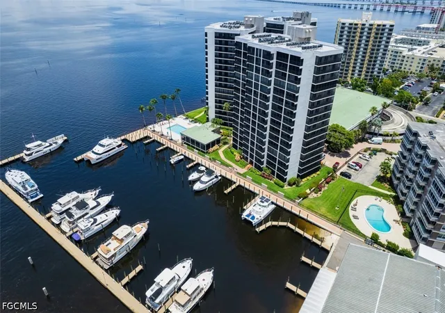 4th image of 1900 Virginia Ave #102, Fort Myers, FL 33901 | MLS# 2026029470