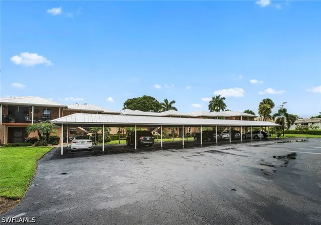 Listing Photo 5 - Condo for sale in building located at 195 Cypress Wy E, Naples, FL 34110 - Unit #8
