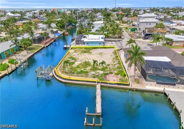 5th image of 470 Madison Ct, Fort Myers Beach, FL 33931 | MLS# 226025627