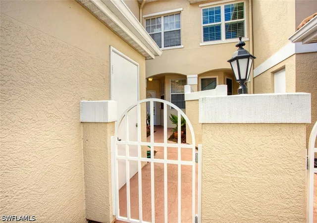 3rd image of 8365 Excalibur Cir, Naples, FL 34108
