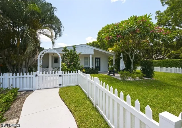 Photo 1 of Single family home for sale at 1216 10th Street N, Naples, FL 34102 | MLS# 226025719 | Listing updated on 2026-07-13