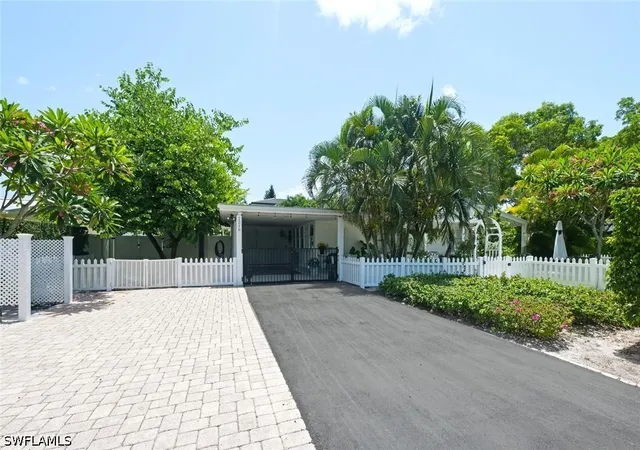 Photo 4 of Single family home for sale at 1216 10th Street N, Naples, FL 34102 | MLS# 226025719 | Listing updated on 2026-07-13