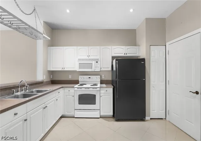 Photo 3 of Townhouse for sale at 3647 Pine Oak Cir #103, Fort Myers, FL 33916 | MLS# 2026029951 | Listing updated on 2026-07-13