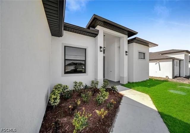 Photo 3 of Single family home for sale at 318 Nw 9th Street, Cape Coral, FL 33993 | MLS# 2026029955 | Listing updated on 2026-08-31