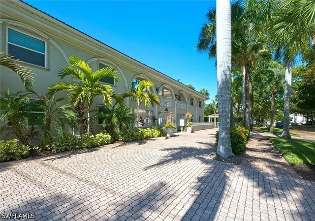 2nd image of 980 7th Ave S #204, Naples, FL 34102 | MLS# 226025950