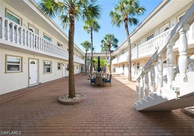 3rd image of 980 7Th Ave S #204, Naples, FL 34102 | MLS# 226025950
