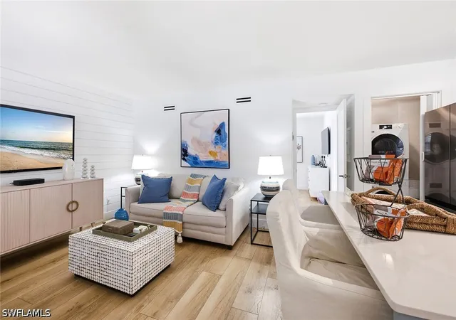 5th image of 980 7Th Ave S #204, Naples, FL 34102 | MLS# 226025950