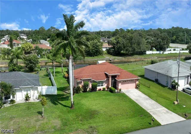 Photo 3 of Single family home for sale at 712 Fargo Dr, Fort Myers, FL 33913 | MLS# 2026030018 | Listing updated on 2026-07-21
