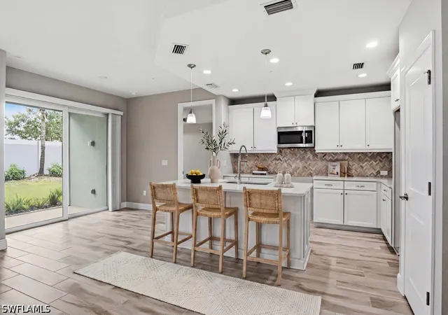 Listing Photo 5 - Condo for sale in building located at 2664 Seychelles Cir, Naples, FL 34112 - Unit #2401
