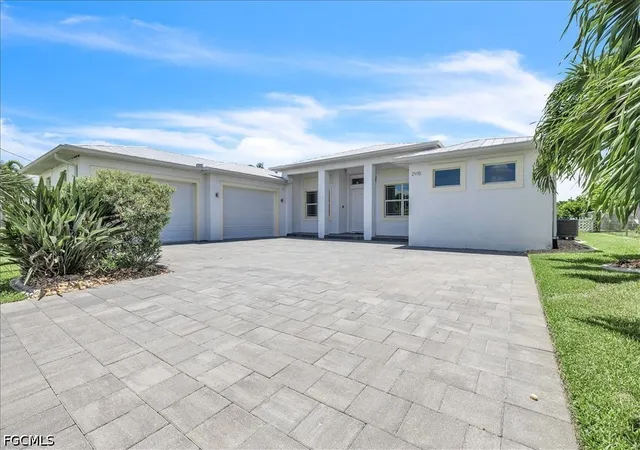 2nd image of 2918 Se 10th Pl, Cape Coral, FL 33904 | MLS# 2026030140