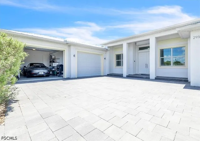 3rd image of 2918 Se 10Th Pl, Cape Coral, FL 33904 | MLS# 2026030140