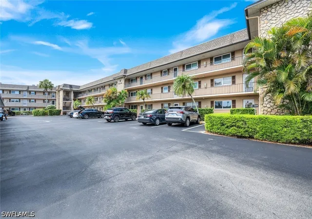 2nd image of 5419 5419 Rattlesnake Hamm Rd, Naples, FL 34113