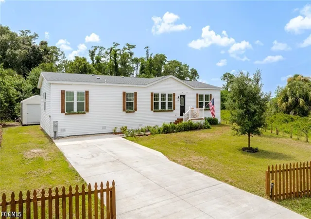 43rd image of 3005 Mignon Cir, La Belle, FL 33935 | MLS# 2026030219
