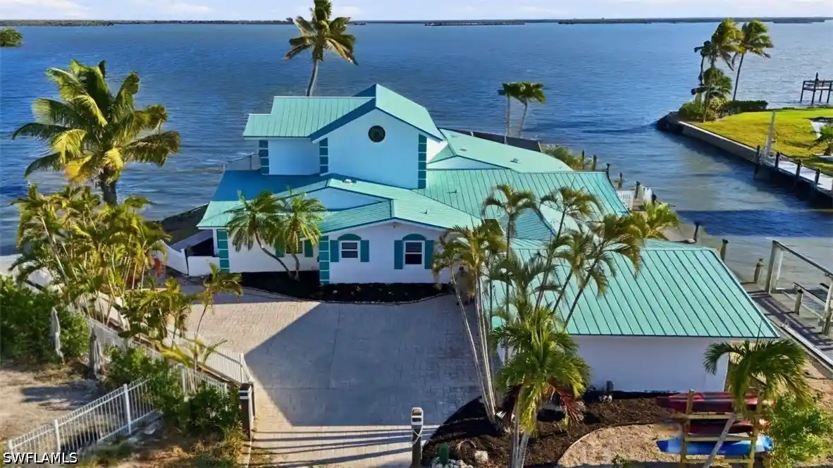 Photo 1 of Single family home for sale at 266 Curlew St, Fort Myers Beach, FL 33931 | MLS# 226026003 | Listing updated on 2026-10-29