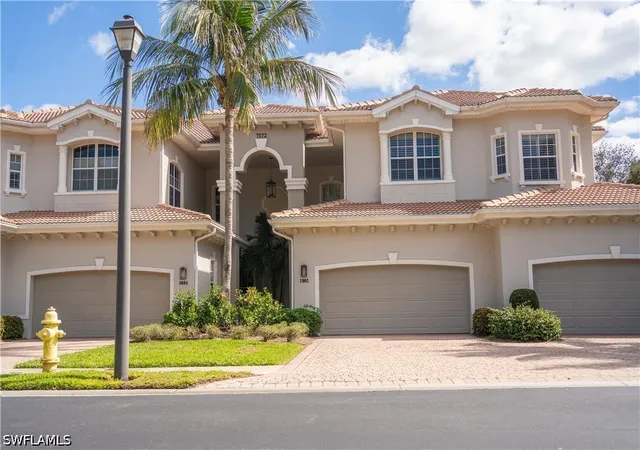Listing Photo 4 - Condo for sale in building located at 7172 Lemuria Cir, Naples, FL 34109 - Unit #1802