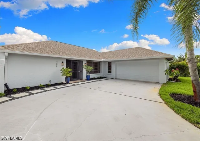4th image of 433 Golfview, Naples, FL 34110 | MLS# 226026220