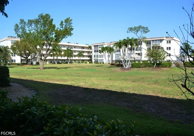 Listing Photo 2 - Condo for sale in building located at 1624 Pine Vly Dr, Fort Myers, FL 33907 - Unit #118