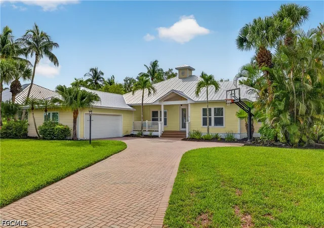 Photo 3 of Single family home for sale at 12281 Mcgregor Palms Dr, Fort Myers, FL 33908 | MLS# 2026030438 | Listing updated on 2026-07-28