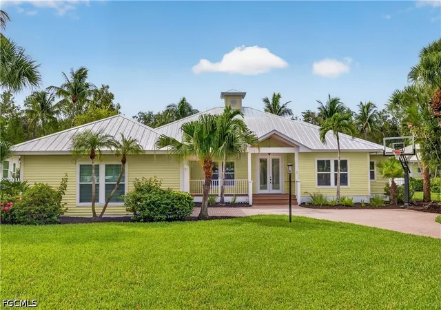 Photo 3 of Single family home for sale at 12281 Mcgregor Palms Dr, Fort Myers, FL 33908 | MLS# 2026030438 | Listing updated on 2026-07-28