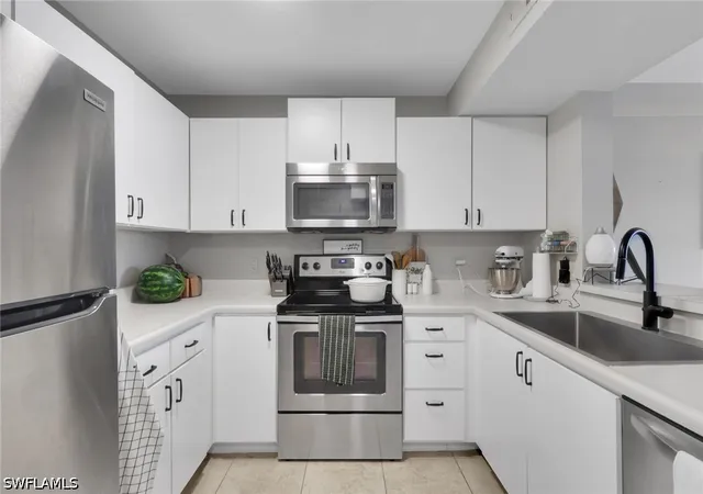 Listing Photo 4 - Condo for sale in building located at 8304 Key Royal Cir, Naples, FL 34119 - Unit #1723