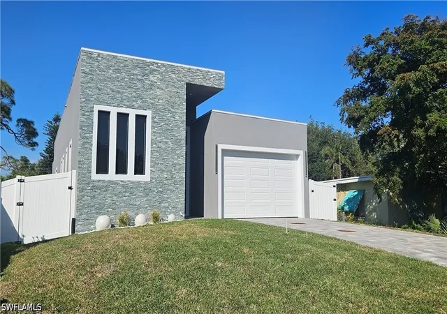 Photo 2 of Single family home for sale at 1297 Trail Ter Dr, Naples, FL 34103 | MLS# 226026377 | Listing updated on 2026-07-16