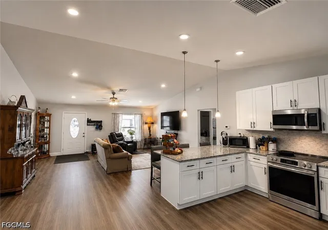 4th image of 125 Plantation Dr, Labelle, FL 33935 | MLS# 2026030571