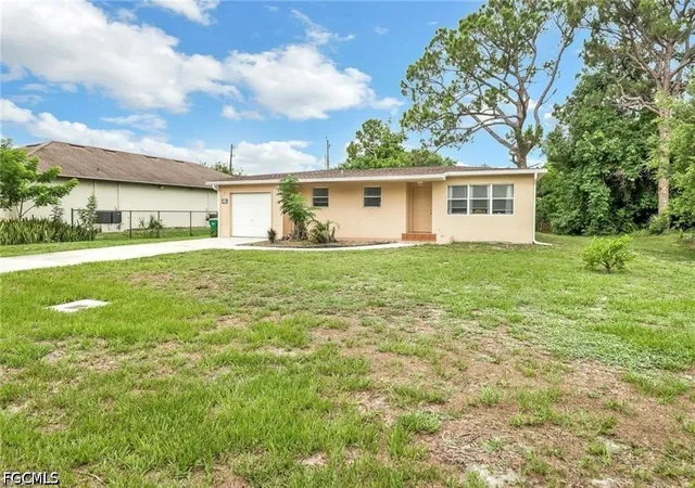 Photo 4 of Single family home for sale at 870 109th Avenue N, Naples, FL 34108 | MLS# 2026030746 | Listing updated on 2026-07-26