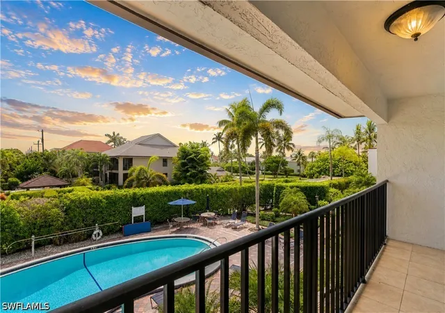 4th image of 1050 6th St S, Naples, FL 34102