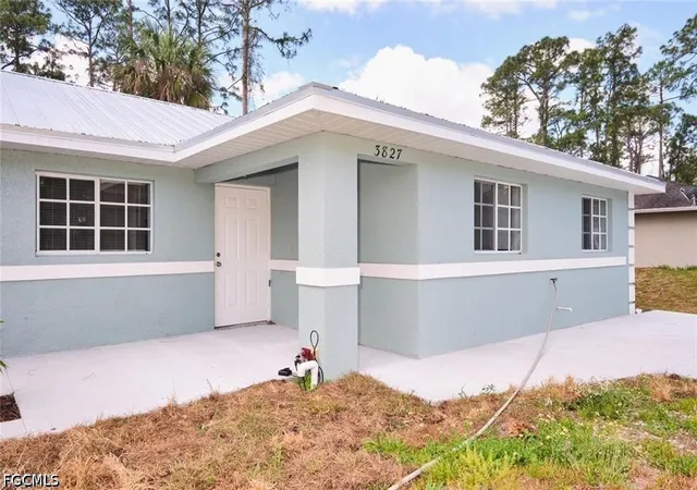 Listing Photo 5 - Condo for sale in building located at 3825/3827 Hollycrest St, Fort Myers, FL 33905