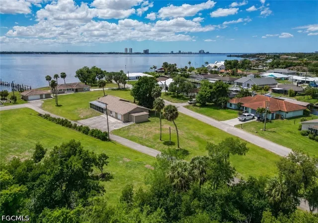 3rd image of 1808 Stevenson Rd, North Fort Myers, FL 33917 | MLS# 2026030928