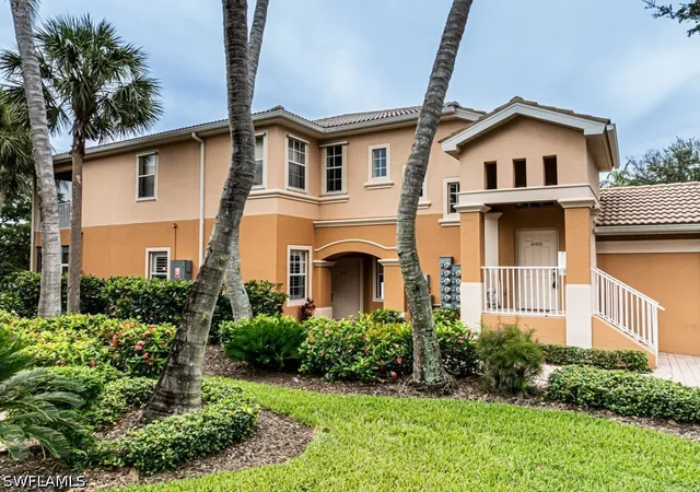 Listing Photo 3 - Condo for sale in building located at 9641 Spanish Moss Wy, Bonita Springs, FL 34135 - Unit #4011