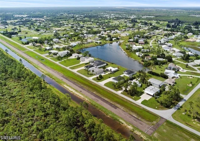 4th image of 18683 Baseleg Ave, North Fort Myers, FL 33917 | MLS# 226026871