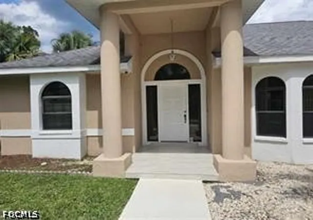 Photo 1 of Sale Pending at 718 Jefferson Ave, Lehigh Acres, FL 33936 | MLS# 2026031271 | Listing updated on 2026-08-07