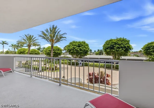 18th image of 140 Seaview Ct #204S, Marco Island, FL 34145 | MLS# 226026853