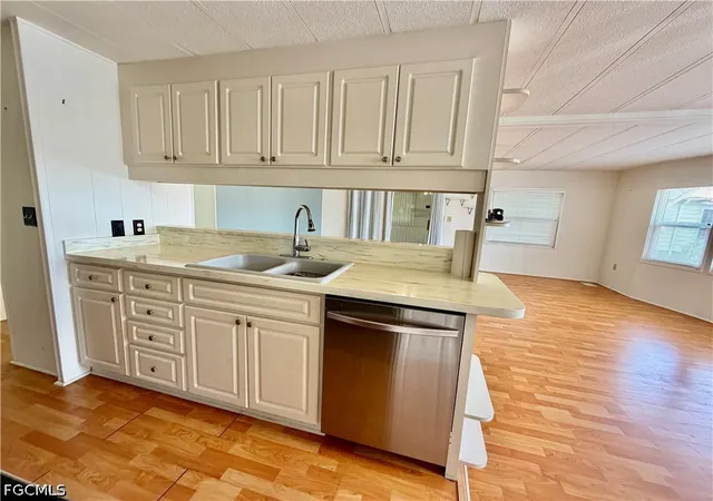4th image of 250 Santa Fe Trl, North Fort Myers, FL 33917 | MLS# 2026031473