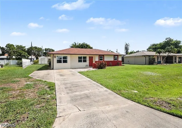 Photo 2 of Sale Pending at 5411 Loyola Ln, Fort Myers, FL 33908 | MLS# 2026031477 | Listing updated on 2026-08-09