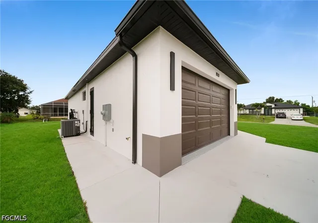 Photo 3 of Single family home for sale at 810 Carlfield Ave, Lehigh Acres, FL 33971 | MLS# 2026031497 | Listing updated on 2026-08-31