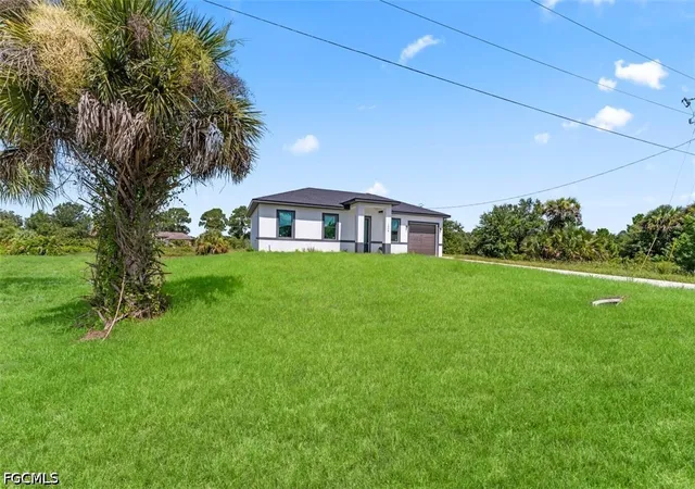 Photo 4 of Sale Pending at 1248 Brookpark Ave, Fort Myers, FL 33913 | MLS# 2026031513 | Listing updated on 2026-08-07