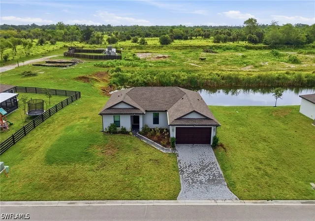 4th image of 811 Gen Chesty Puller Ct, La Belle, FL 33935 | MLS# 226027025