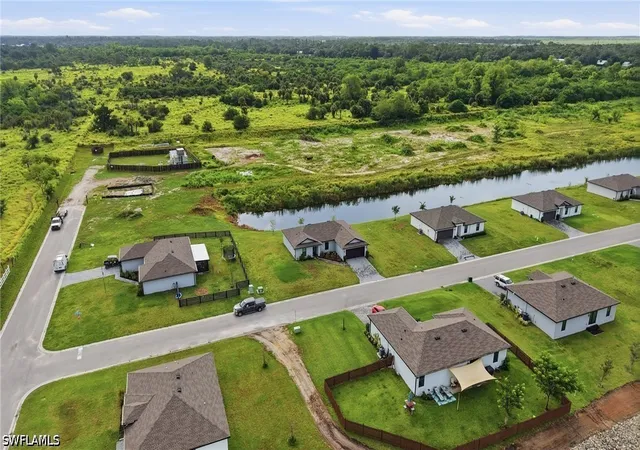 5th image of 811 Gen Chesty Puller Ct, La Belle, FL 33935 | MLS# 226027025